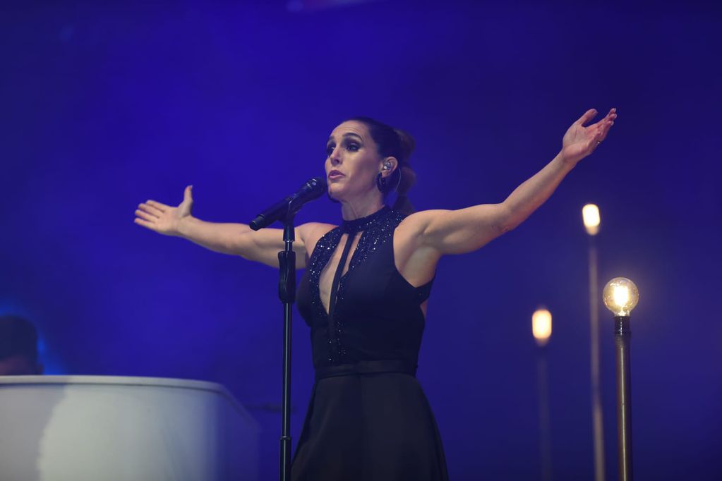 Cosquín 2022: en la noche más fría, Soledad puso todos los climas y se adueñó de la plaza | Música | La Voz del Interior