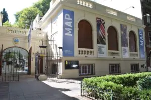 Vista_del_frente_del_MAP_-_Museo_de_Arte_Popular_José_Hernández